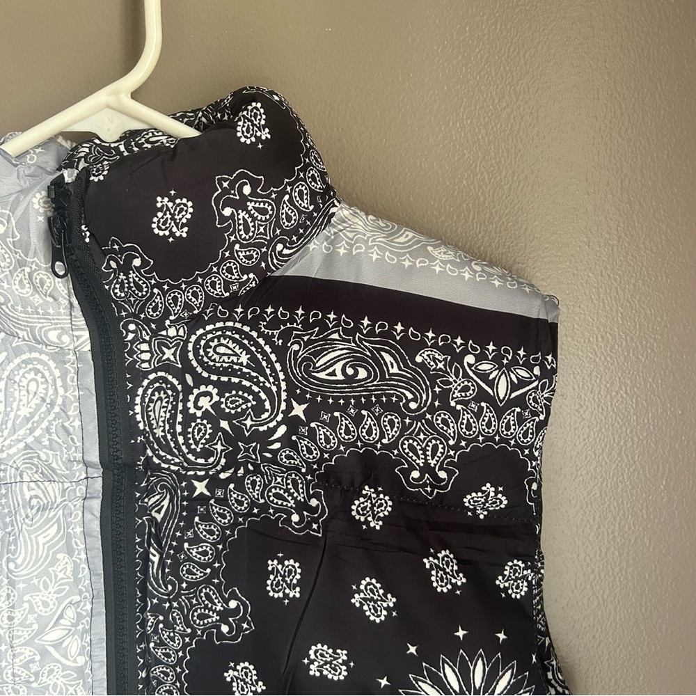 Sleeveless Zip Up Front Pocket Multi Print Paisley Bandana Vest - 36point5 - Picture 5 of 9